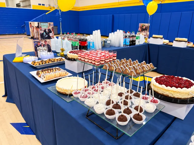 Cakes, dessert cups and chocolate pops